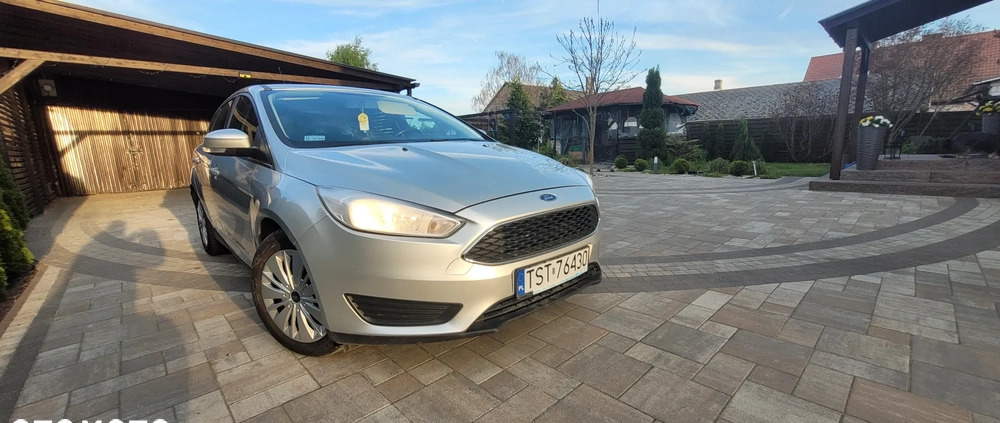 Ford Focus cena 27500 przebieg: 231000, rok produkcji 2015 z Starachowice małe 46